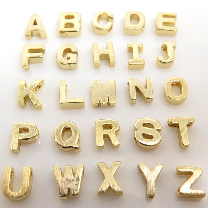 アルファベットチャーム イニシャルアクセサリーパーツ（真鍮ブラス