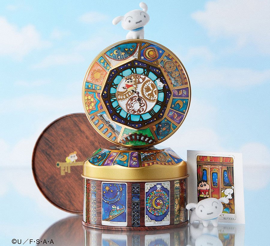 新横浜で先行発売 クレヨンしんちゃんのお菓子缶、青山デカーボ