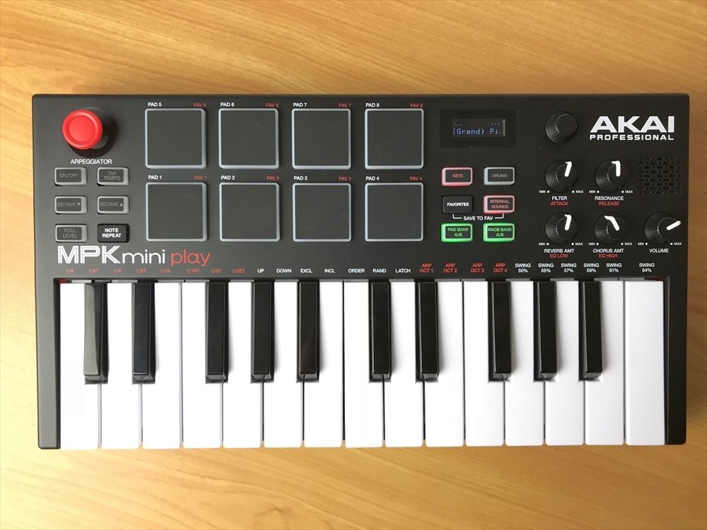 電池駆動で音源内蔵/スピーカー搭載の25鍵MIDIキーボード/パッド