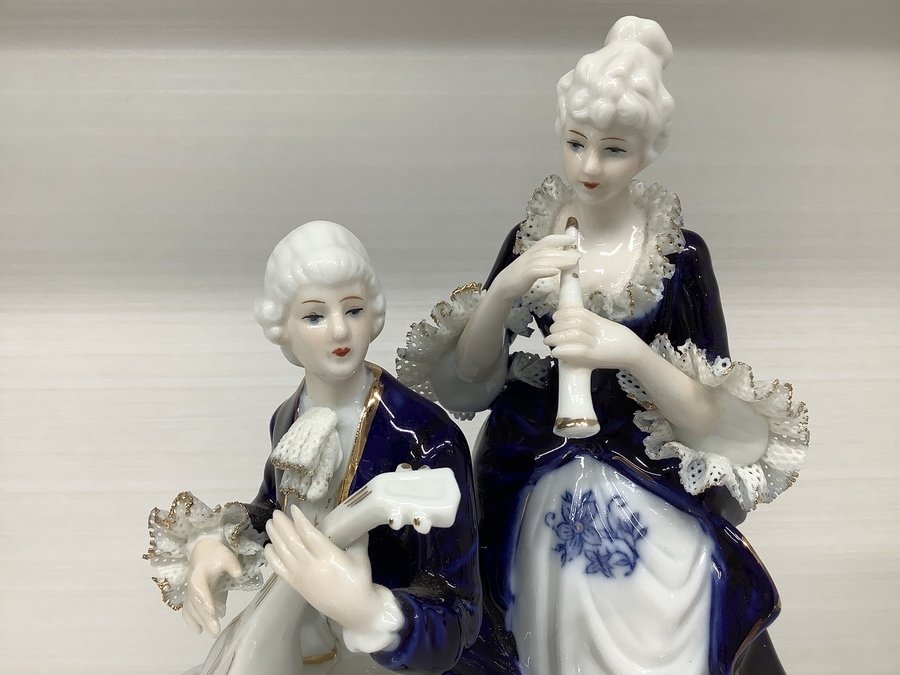 色彩が鮮やかな陶器人形 加藤工芸のフィギュリンが入荷しました