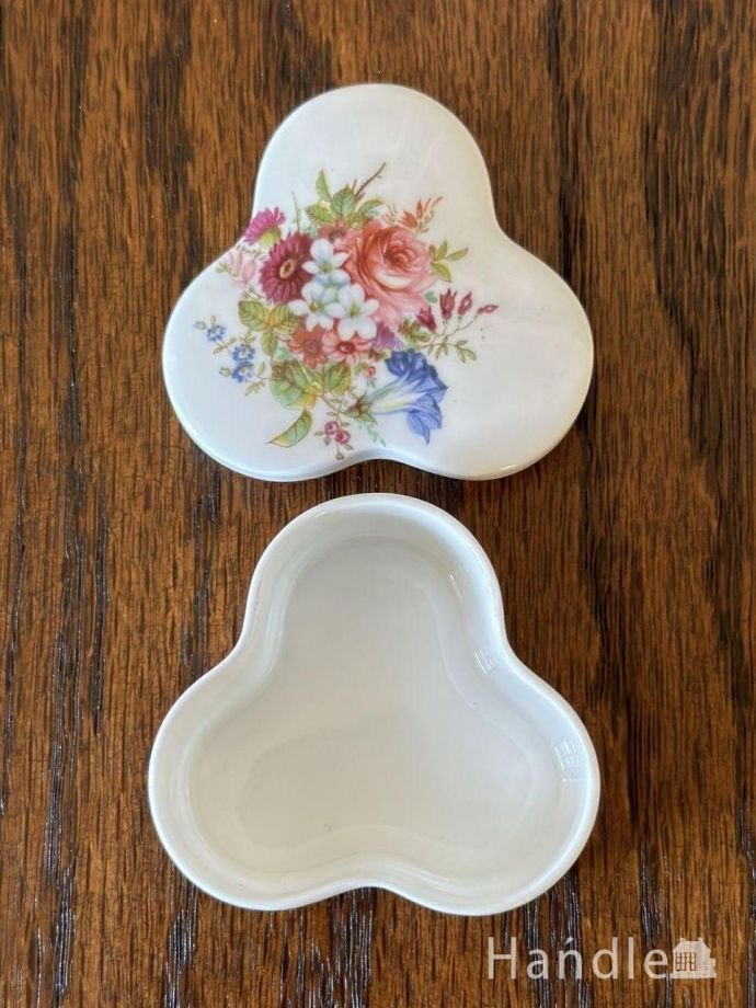 英国から届いたハマースレイ(Hammersley)の陶磁器、クローバーの形の