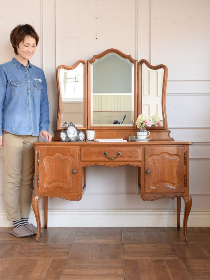 フランスから届いたアンティークの三面鏡、フレンチスタイルの