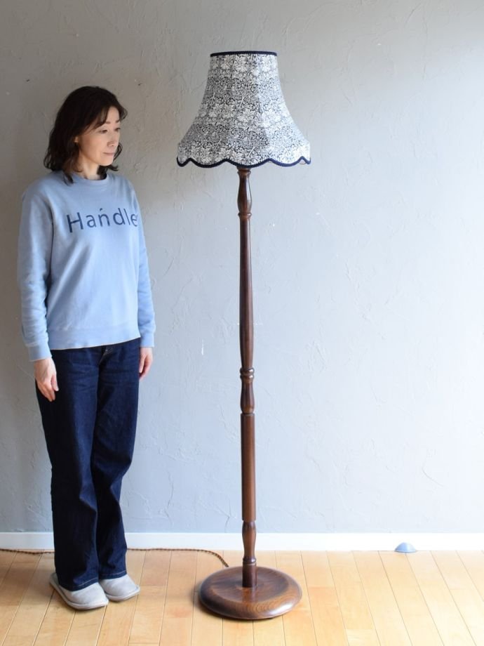 英国アンティークのフロアスタンド、ウィリアムモリスブレアラビットの