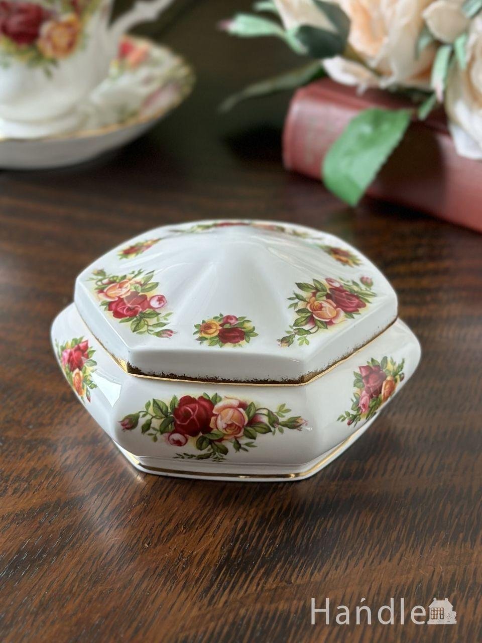 英国から届いたハマースレイ(Hammersley)の陶磁器、クローバーの形の