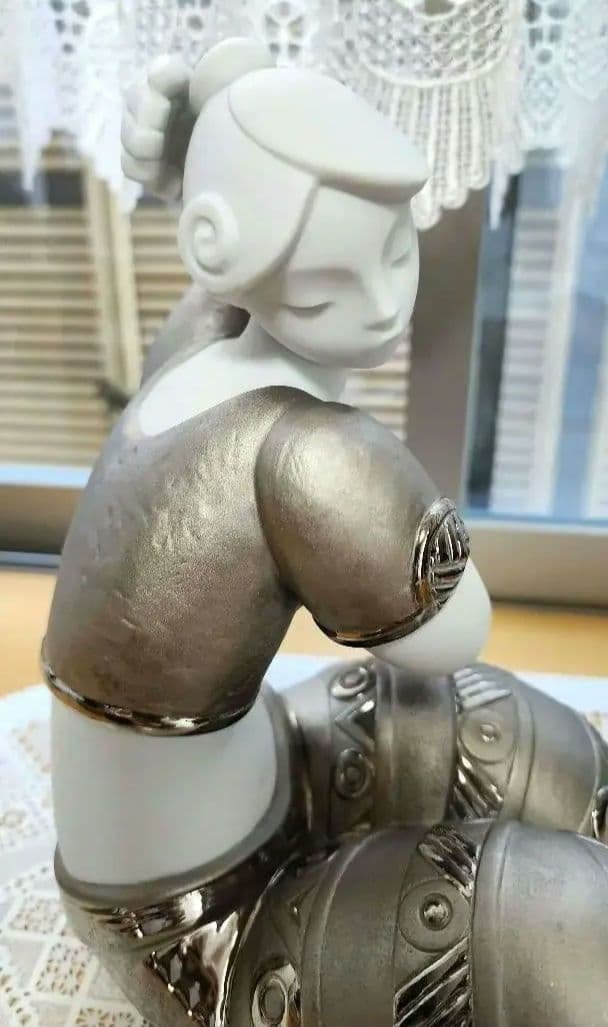 極美品 LLADRO　リヤドロ インドの美 ヤングインディアン 置物 LLADRO（リヤドロ） ディアナ 女神 女性 歴史 ファンタジー 01009586