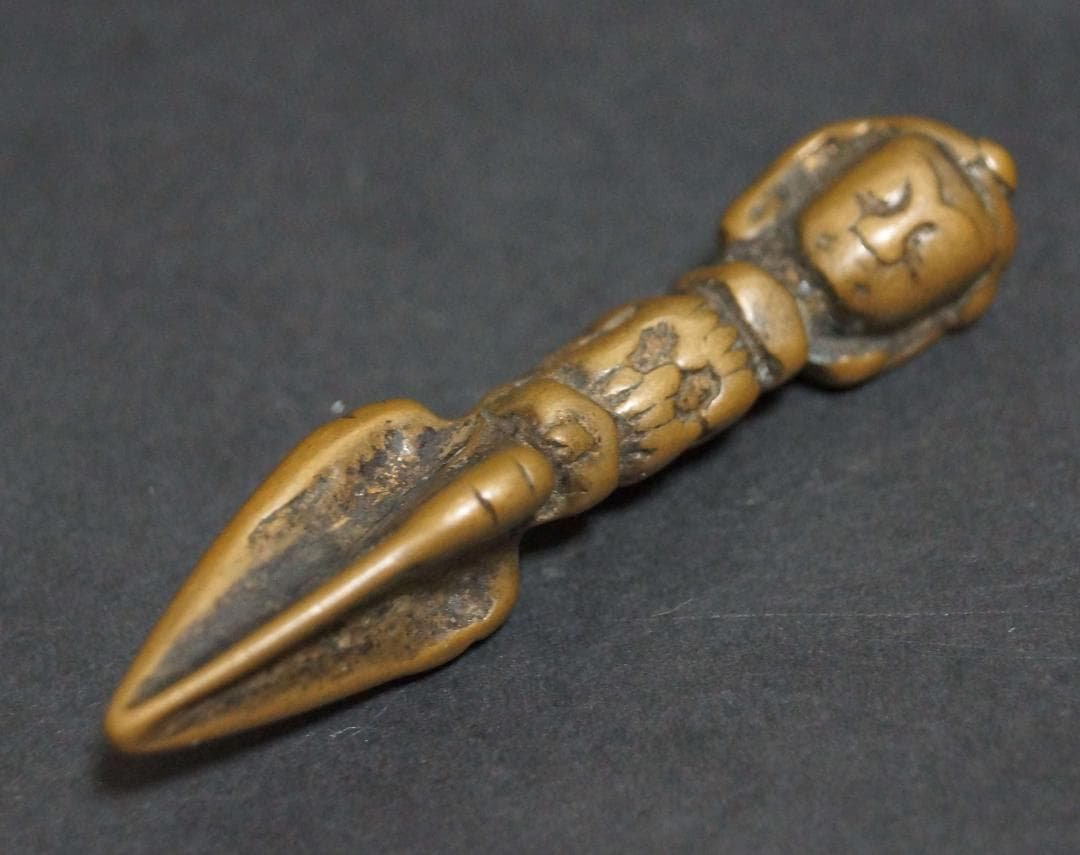 オールドチベット密教法具 トクチャ 銅製ブルパ(独鈷杵)  お守り 提げ物装飾品 オールドチベット密教法具 トクチャ 銅製ブルパ(独鈷杵) お守り 提げ物