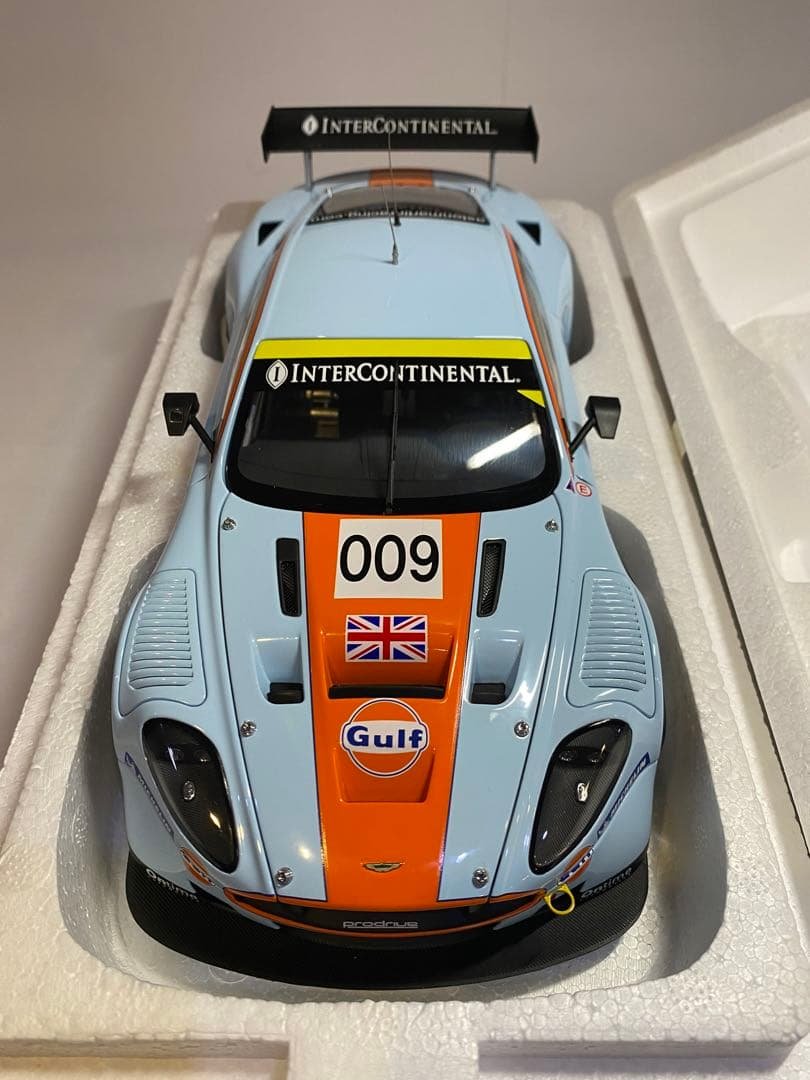 1/18 オートアート Autoart  アストンマーチン DBR9 1:18 AUTOart 2005 Aston Martin DBR9 #58 Le Mans Showcase - YouTube