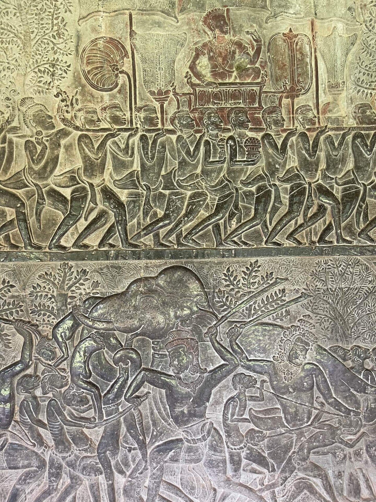 アンコールワットのレリーフの浮き彫りと女神像について